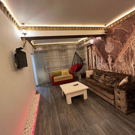 2 Bedrooms Heart Of City Center تشيسيناو المظهر الخارجي الصورة