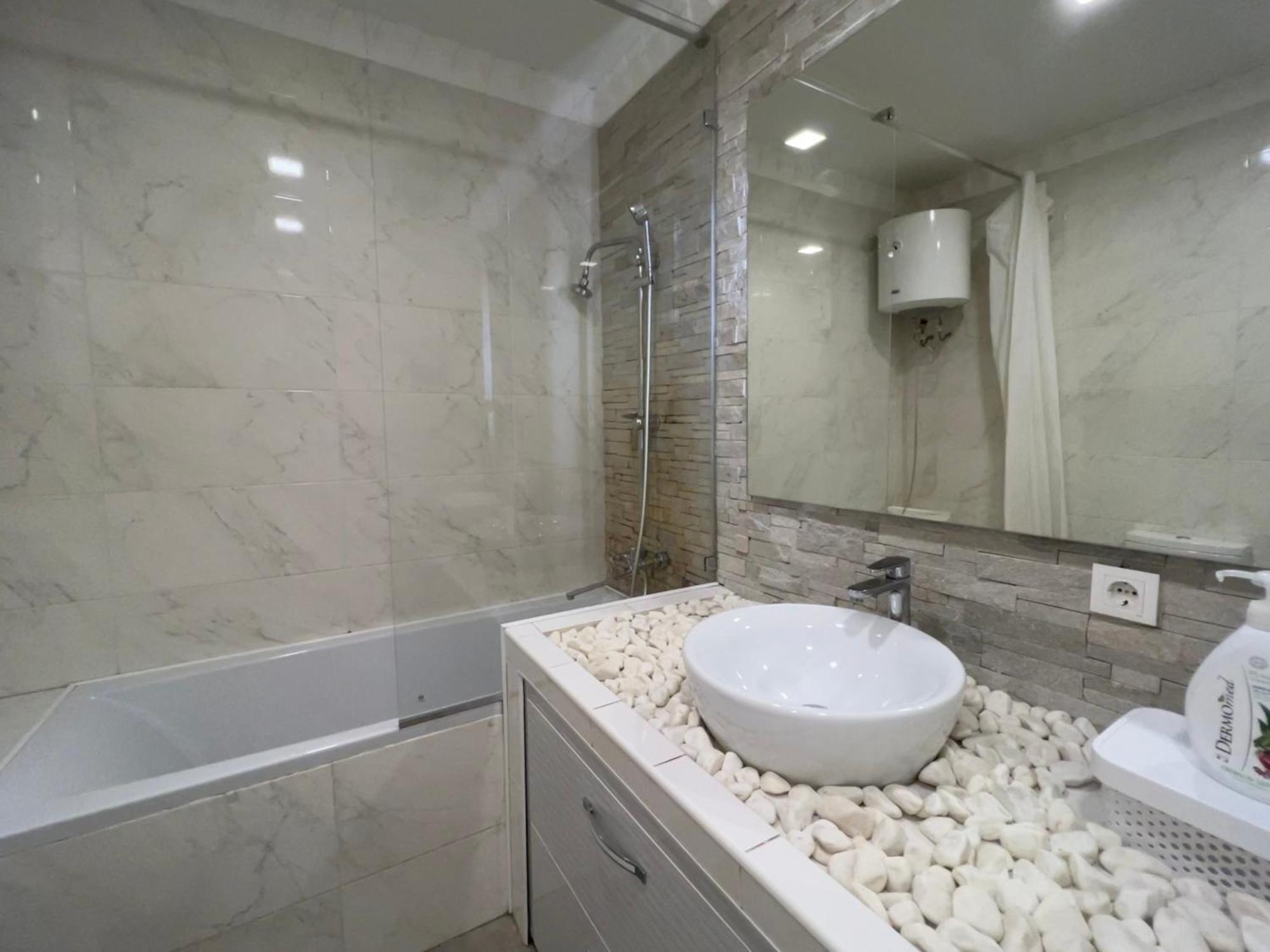 2 Bedrooms Heart Of City Center تشيسيناو المظهر الخارجي الصورة