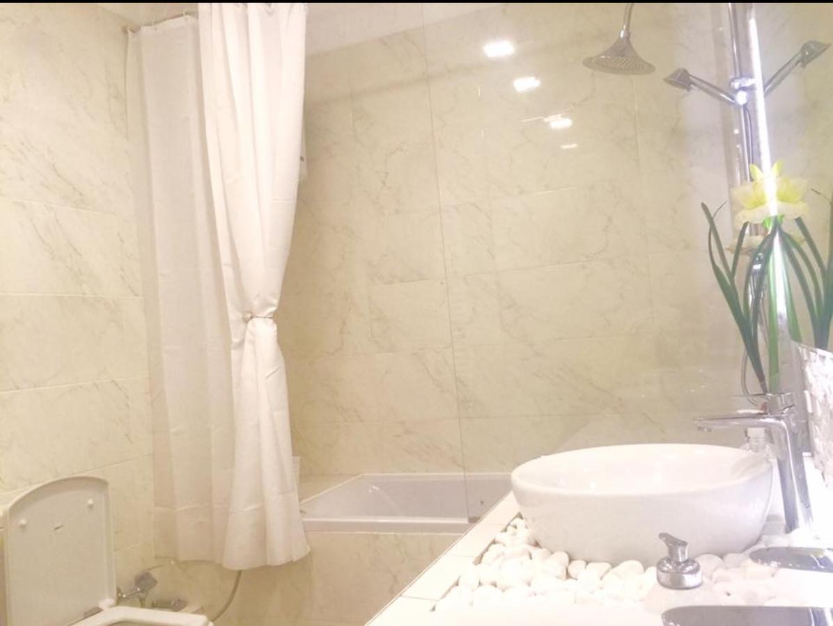 2 Bedrooms Heart Of City Center تشيسيناو المظهر الخارجي الصورة