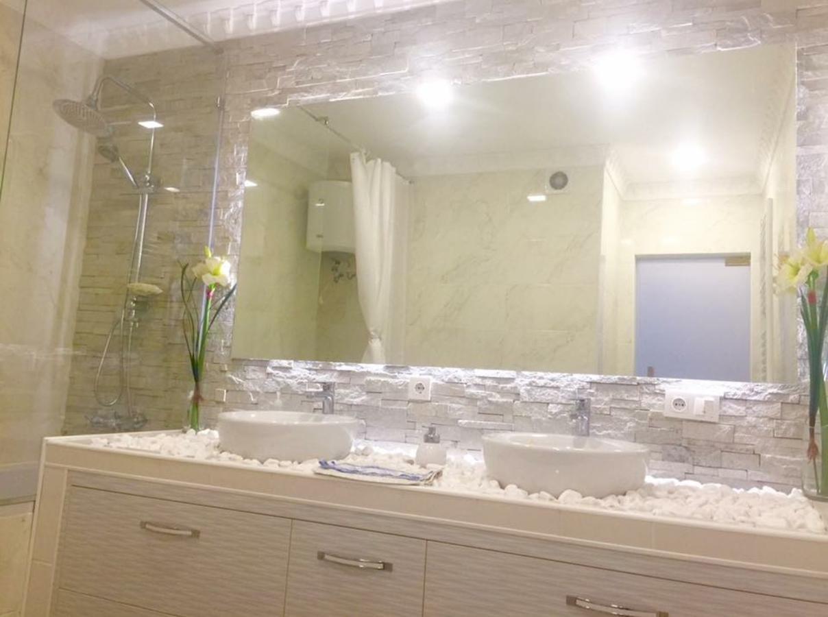 2 Bedrooms Heart Of City Center تشيسيناو المظهر الخارجي الصورة