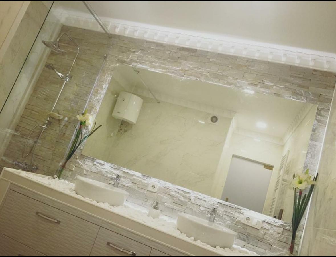 2 Bedrooms Heart Of City Center تشيسيناو المظهر الخارجي الصورة